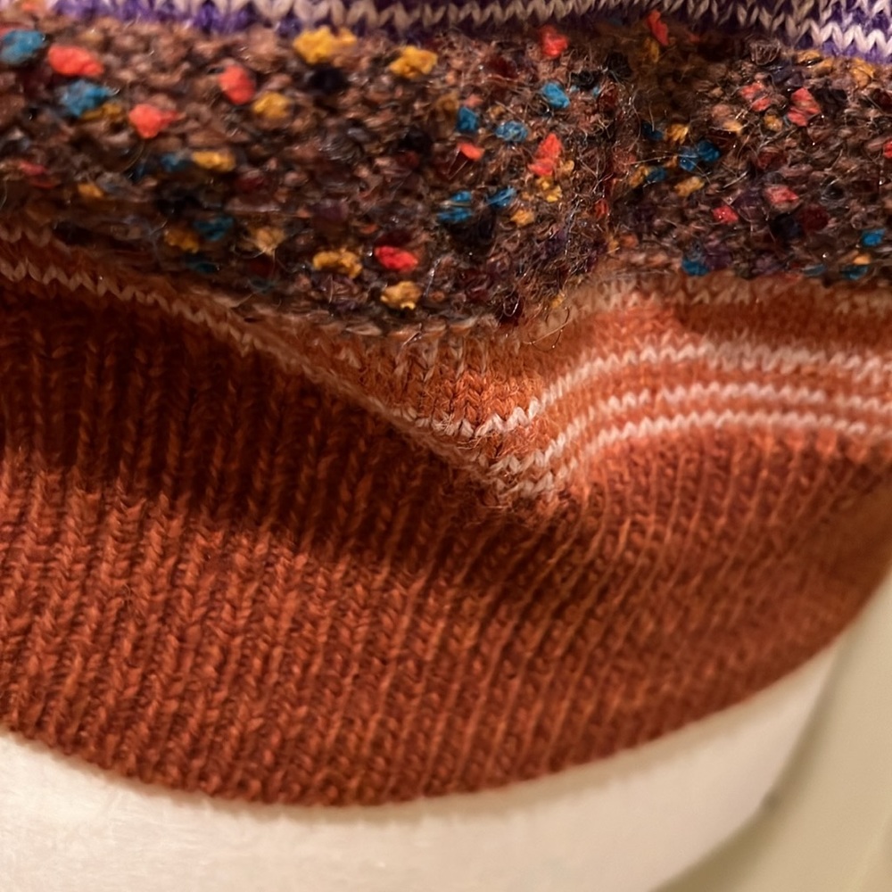 Multi colored sweater - Picture 6 of 13